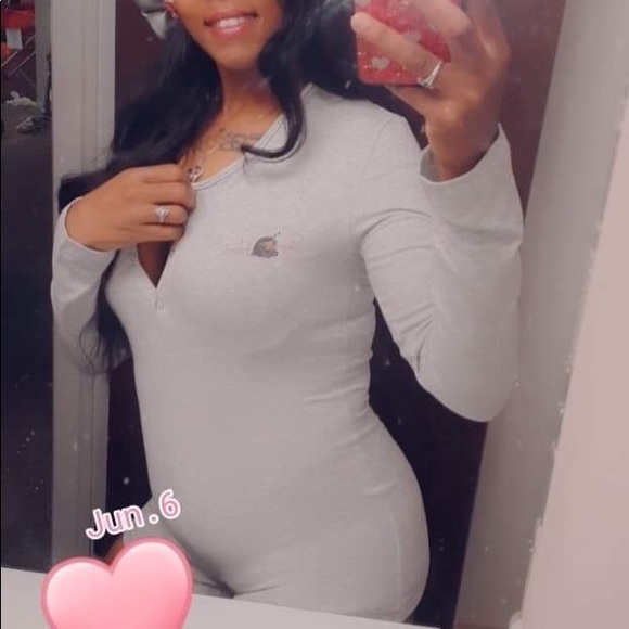 Custom “SLEEPYHEAD” logo onesie - Picture 8 of 9